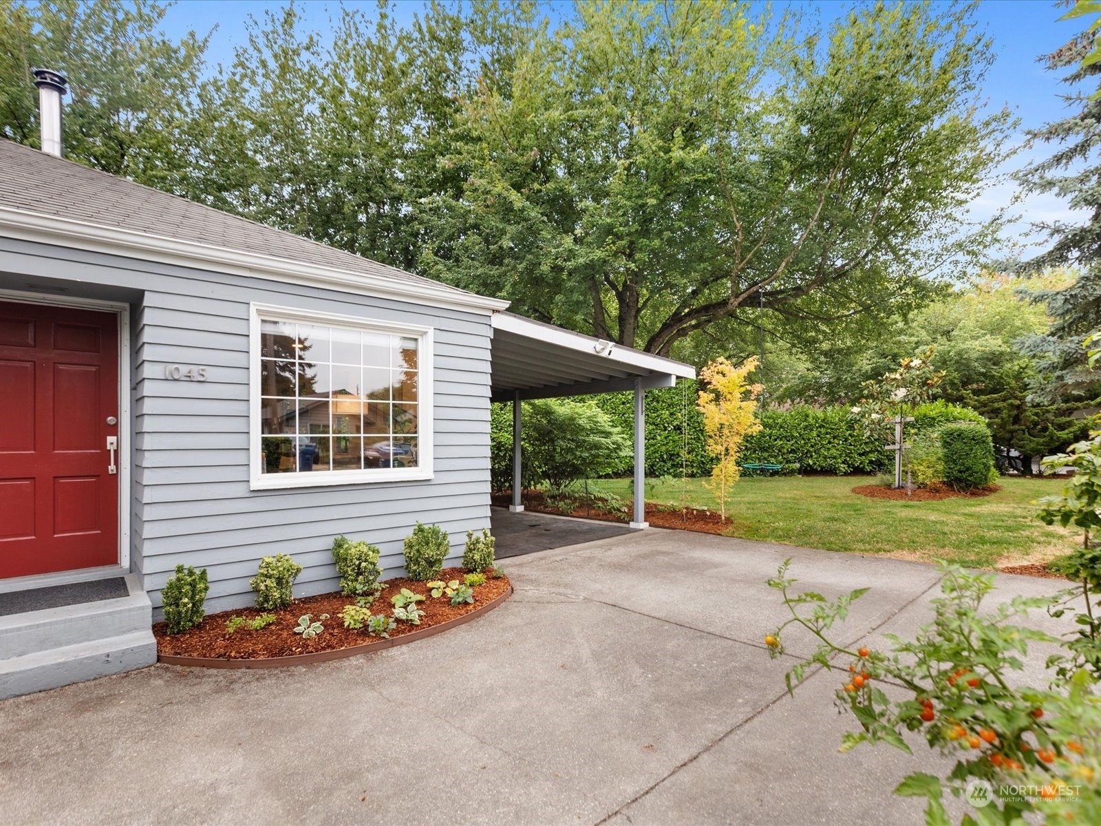 Property Photo:  1045 S Rose Street  WA 98108 