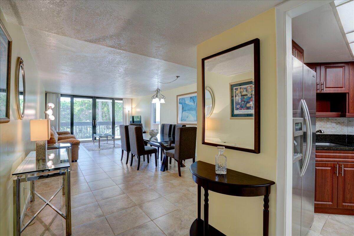 Property Photo:  2400 Presidential Way 206  FL 33401 