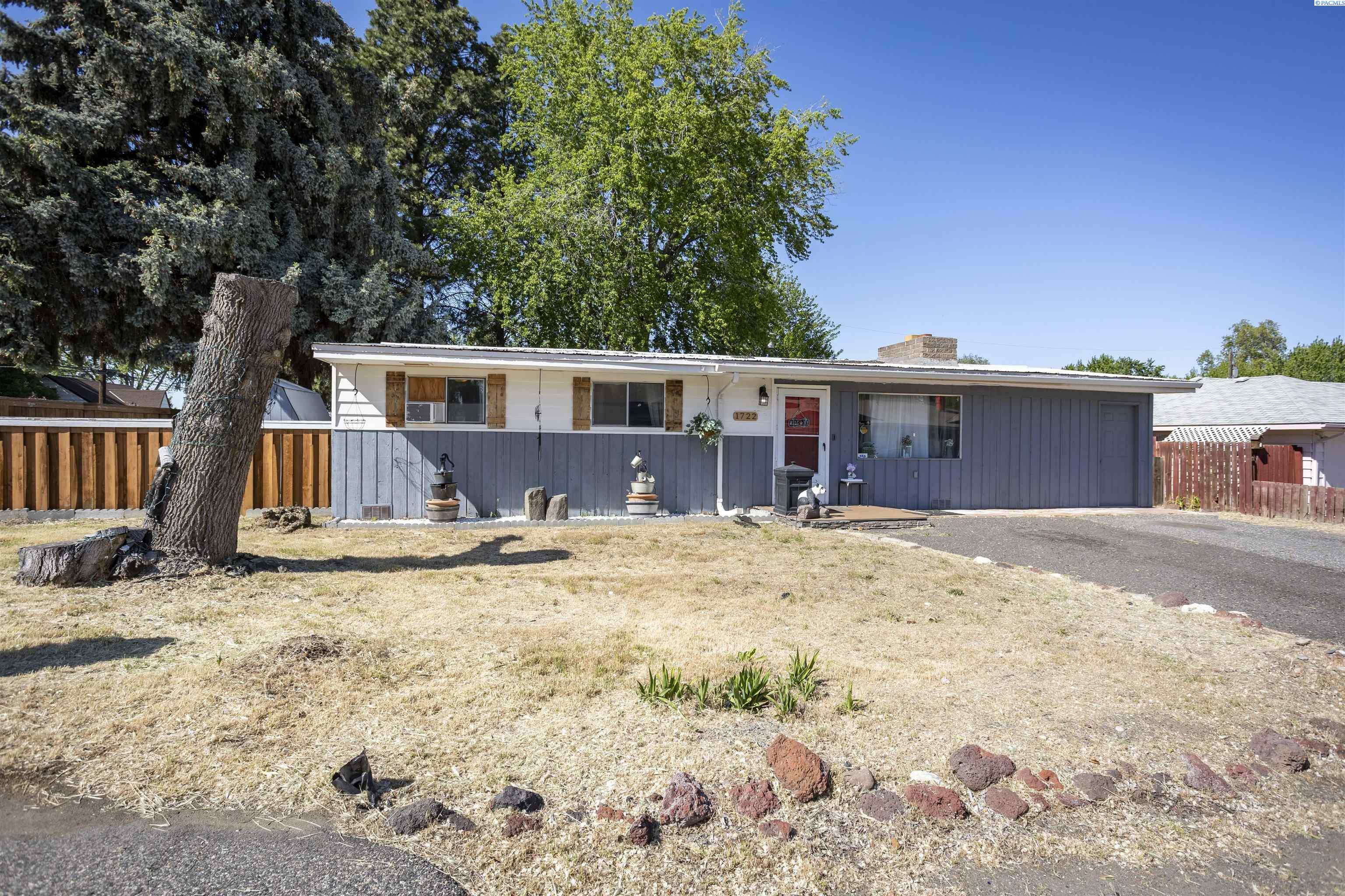 Property Photo:  1722 W 6th Ave  WA 99336 