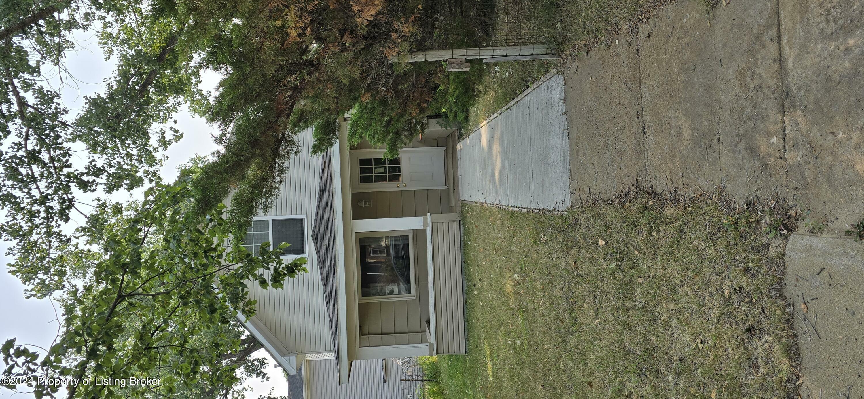 Property Photo:  105 2nd Avenue SW  ND 58623 