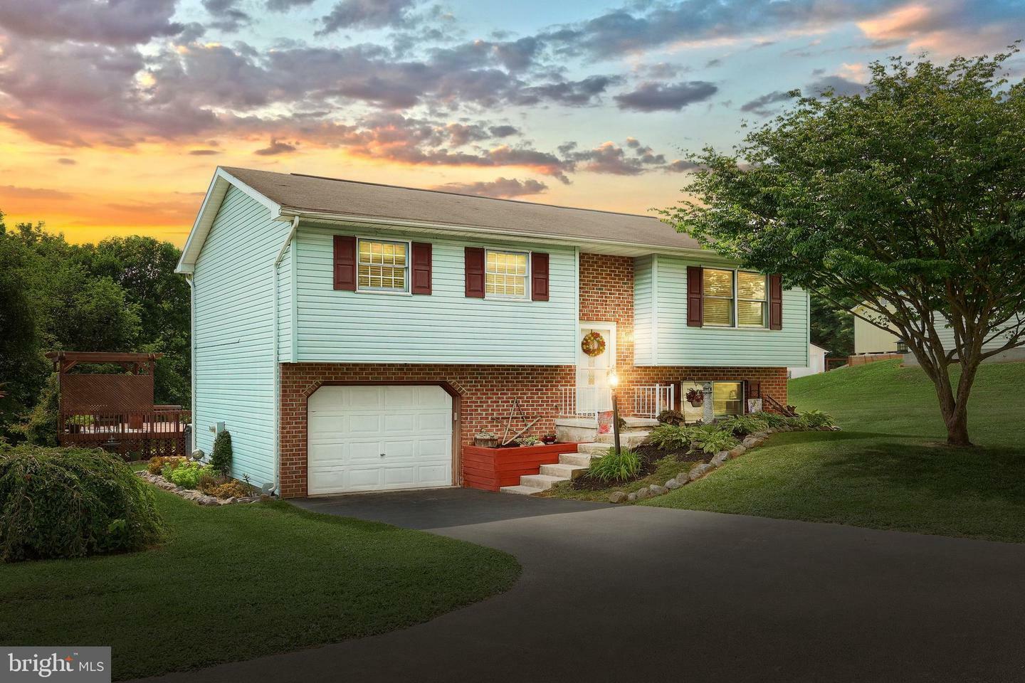 2876 Myers Road  Seven Valleys PA 17360 photo