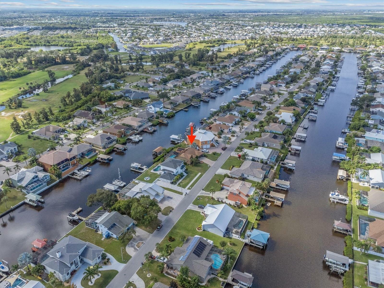 Property Photo:  812 Golf Island Drive  FL 33572 