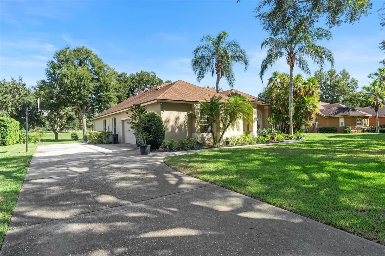 Property Photo:  2527 Ridgewind Way  FL 34786 