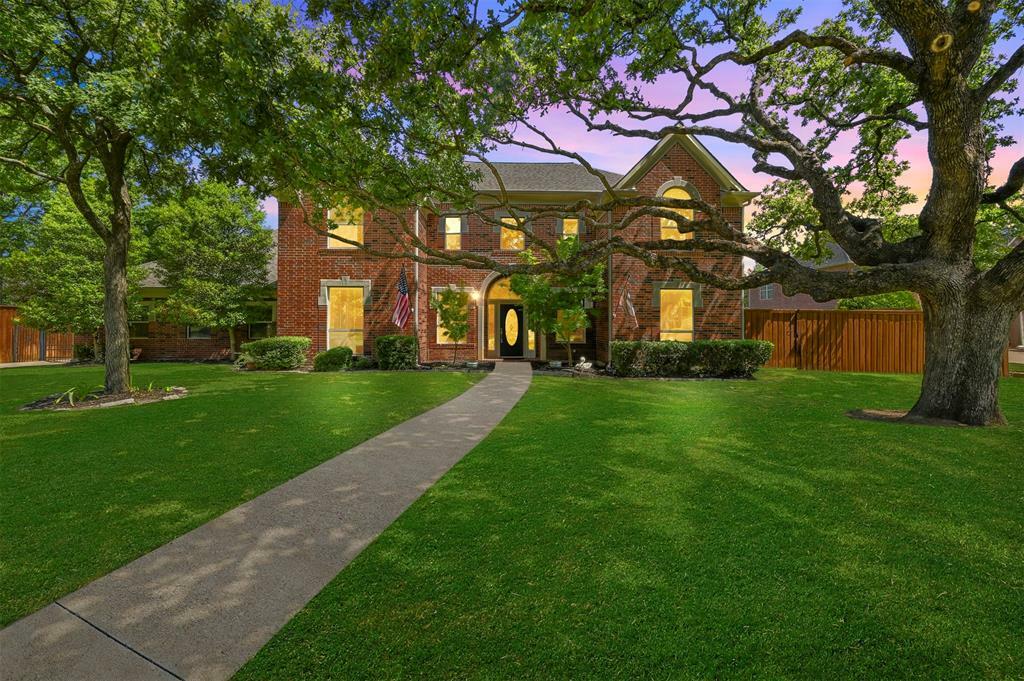 Property Photo: 1808 Redwing Court TX 76092