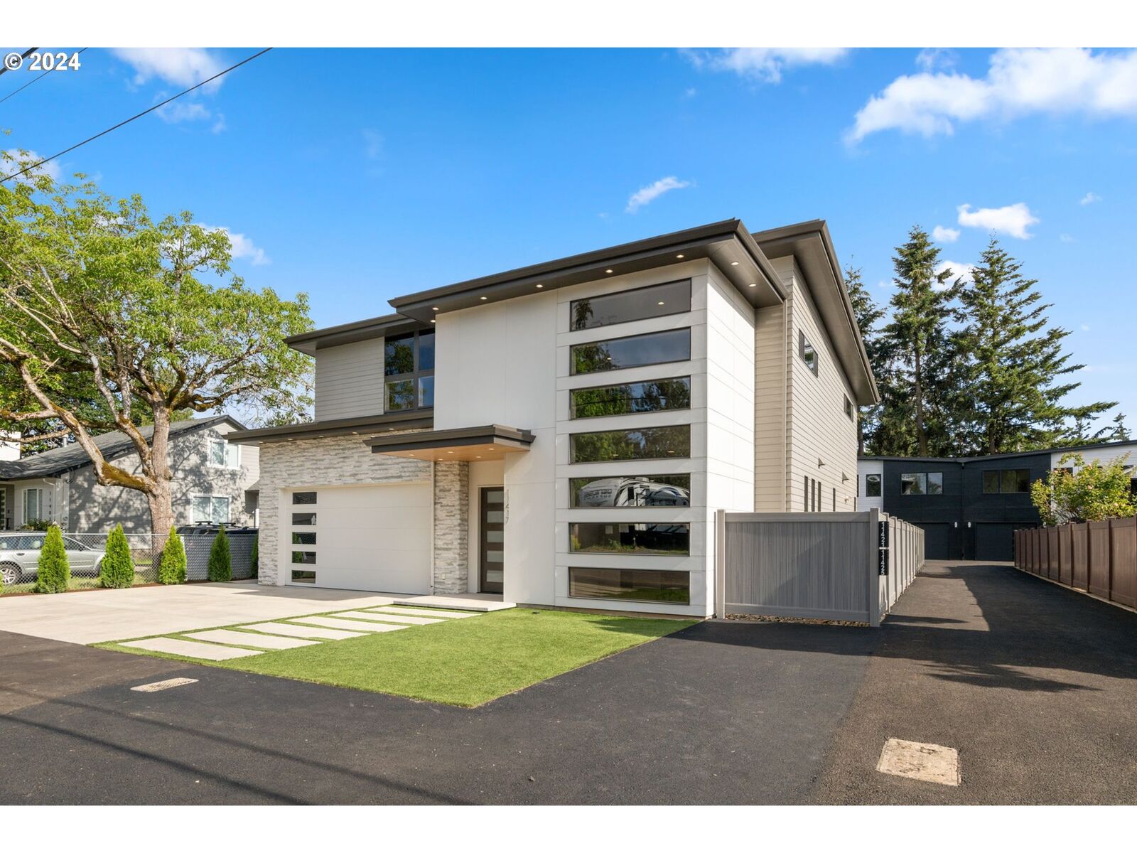 Property Photo:  11417 NE Morris St  OR 97220 