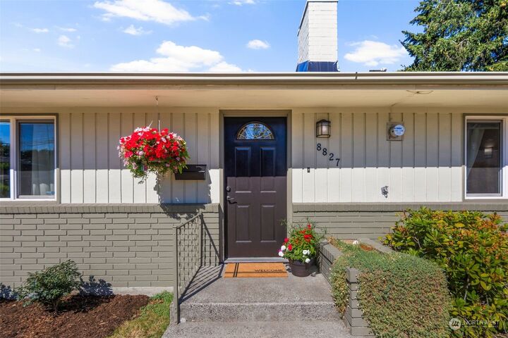 Property Photo: 8827 2nd Avenue NE WA 98115