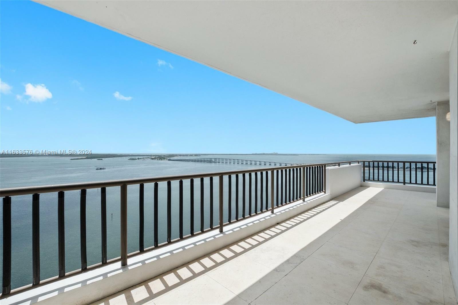 Property Photo:  1581 Brickell Ave 2101  FL 33129 