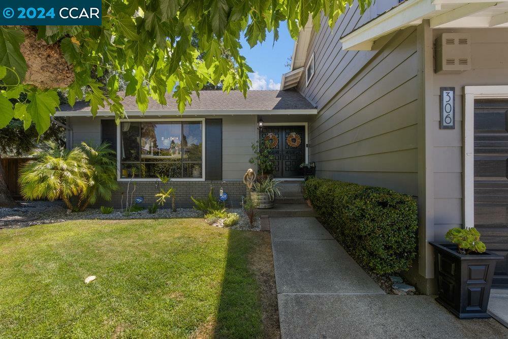 Property Photo:  306 Barrow Ct  CA 94598 