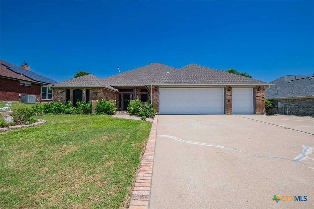 Property Photo:  702 Barber Drive  TX 76522 