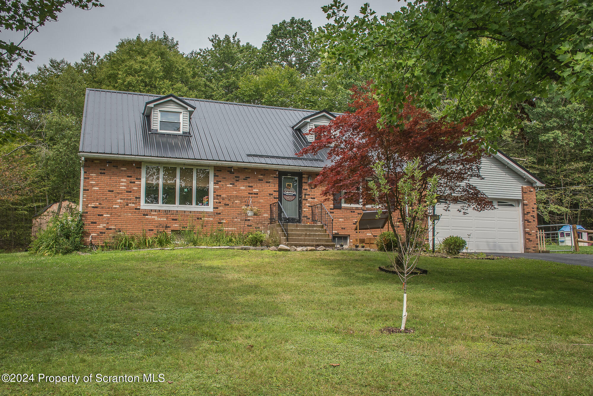 Property Photo:  1038 Elkview Drive  PA 18421 