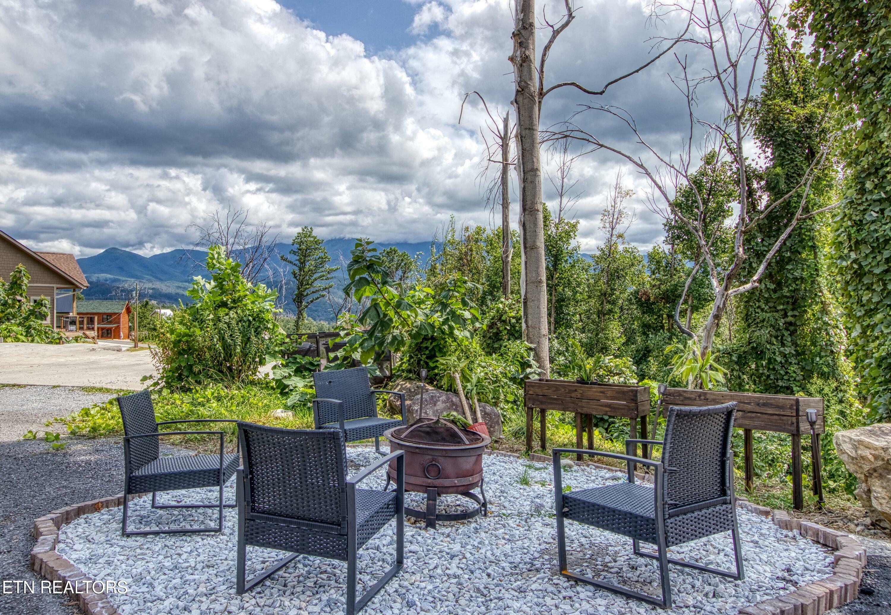 Property Photo: 1019 Daisy Lane TN 37738