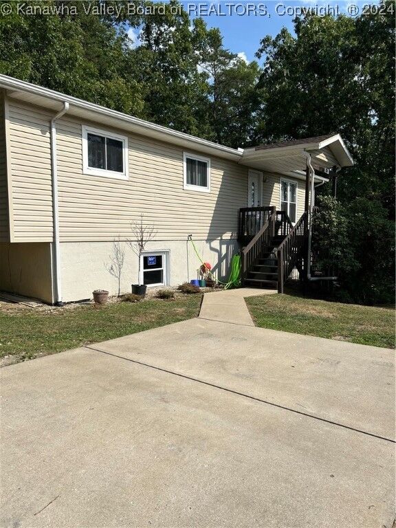 Property Photo:  1425 Cemetery Hill Drive  WV 25071 