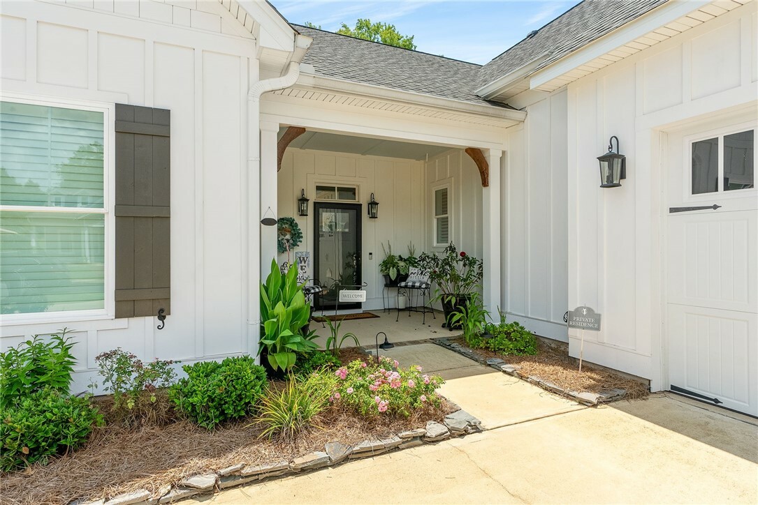 Property Photo:  3207 Eagle Trail  AL 36801 