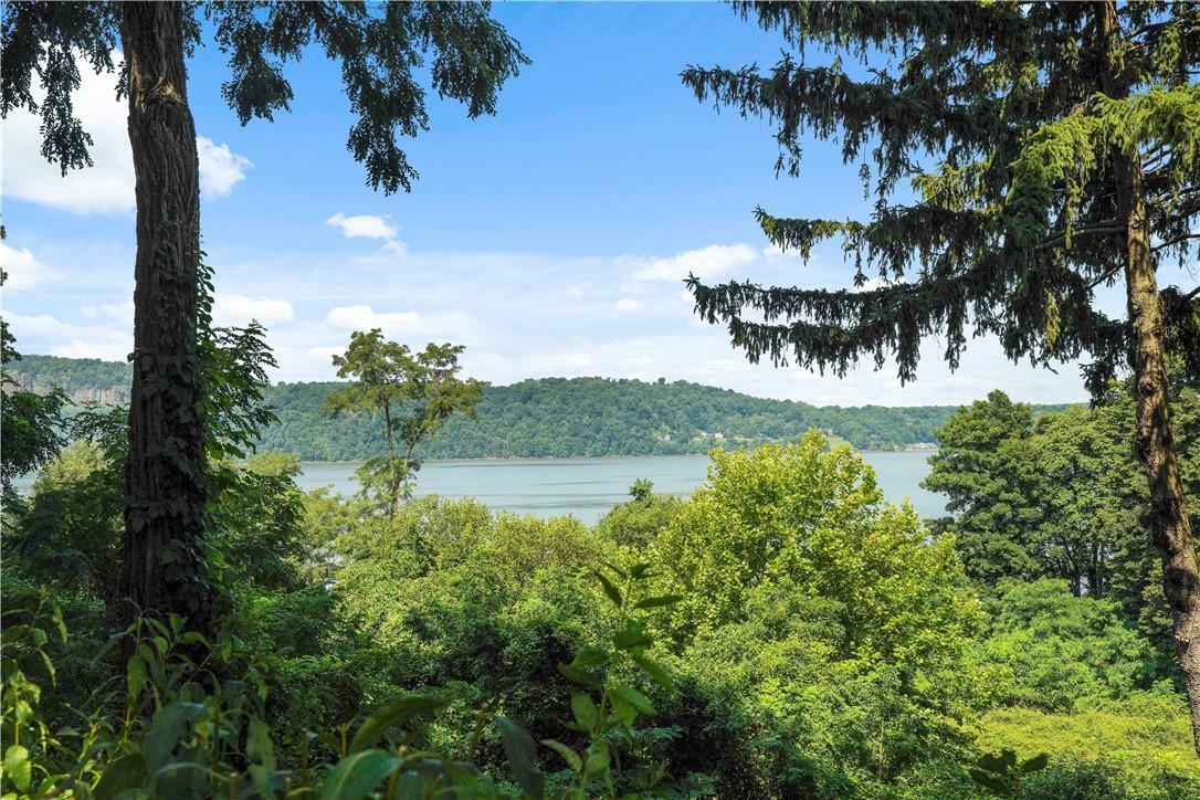 Property Photo: 645 N Broadway 18 NY 10706
