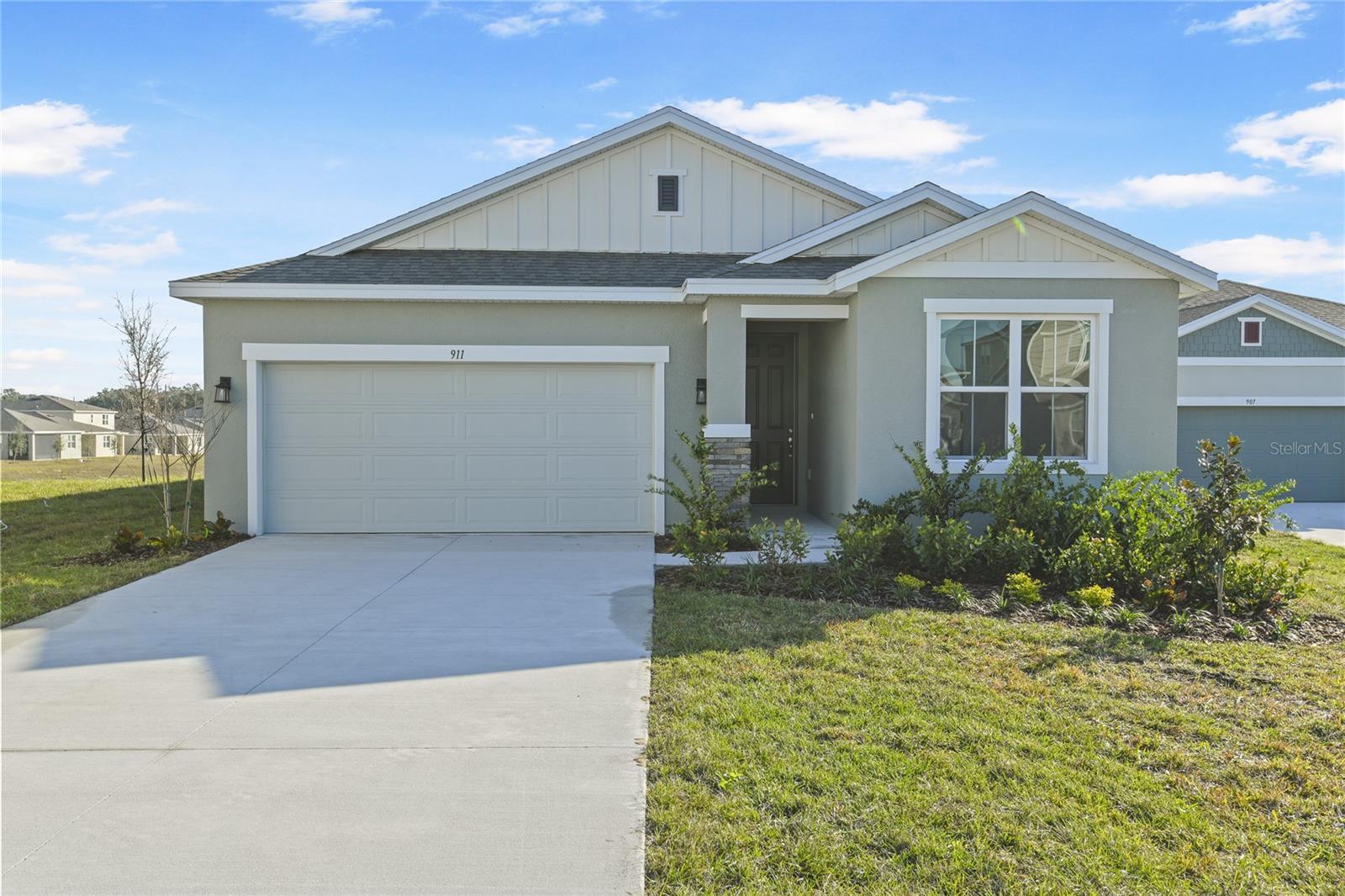 Property Photo: 911 Heirloom Drive FL 33844