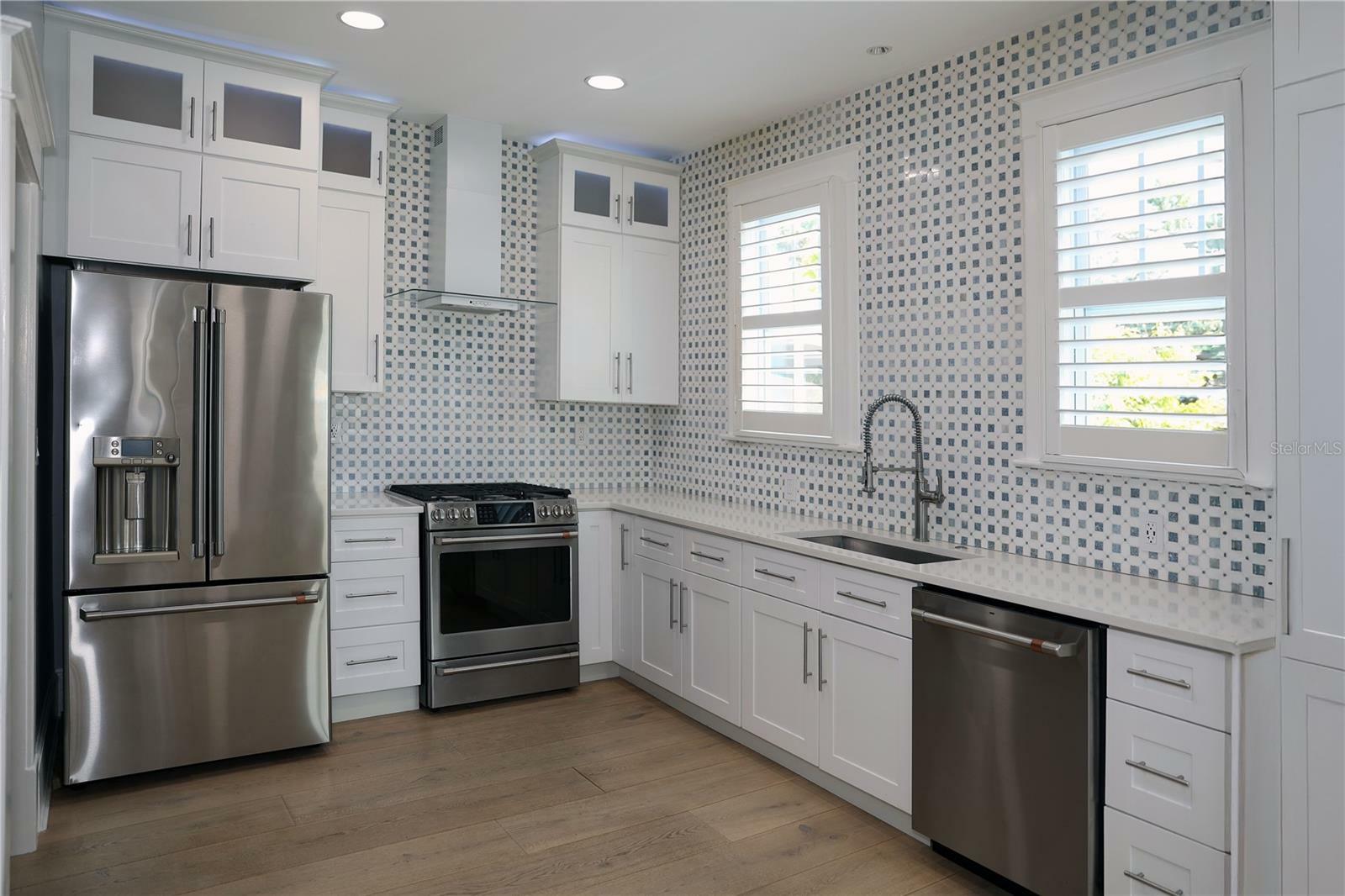 Property Photo: 236 20th Ave SE FL 33705
