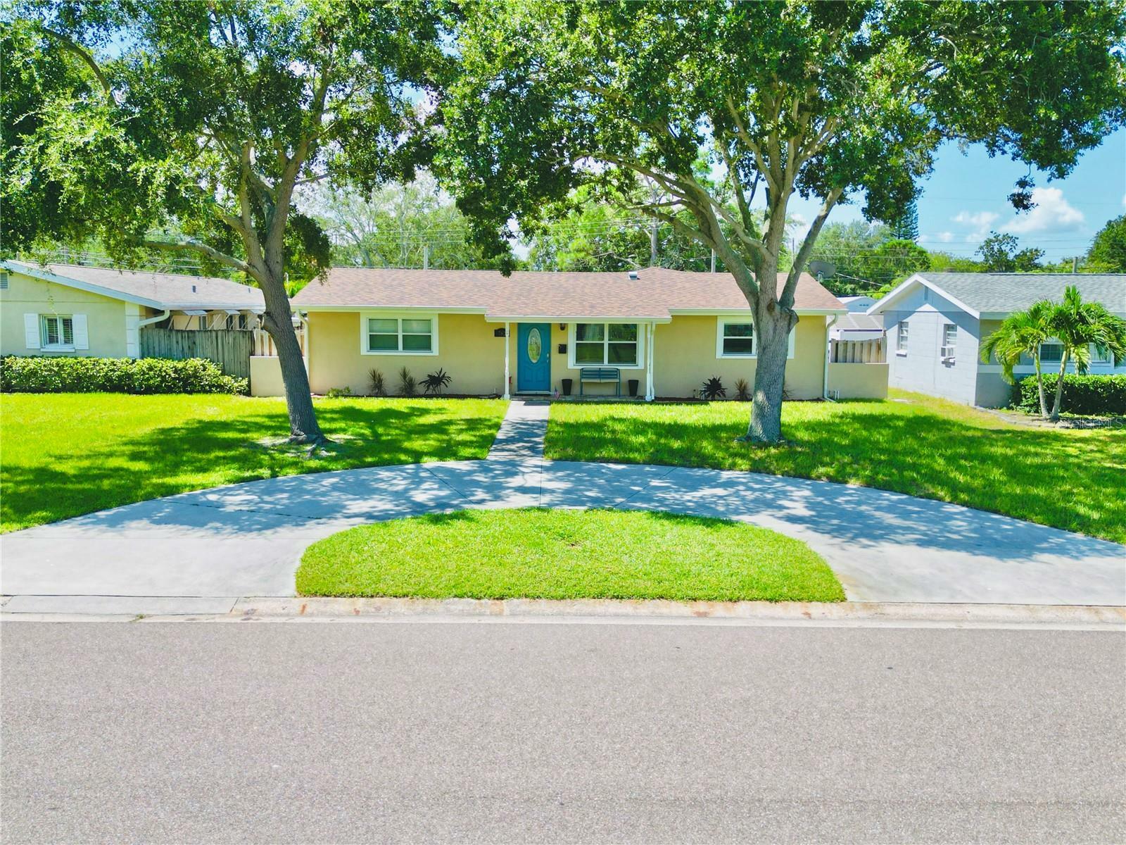 Property Photo:  782 41st Avenue NE  FL 33703 