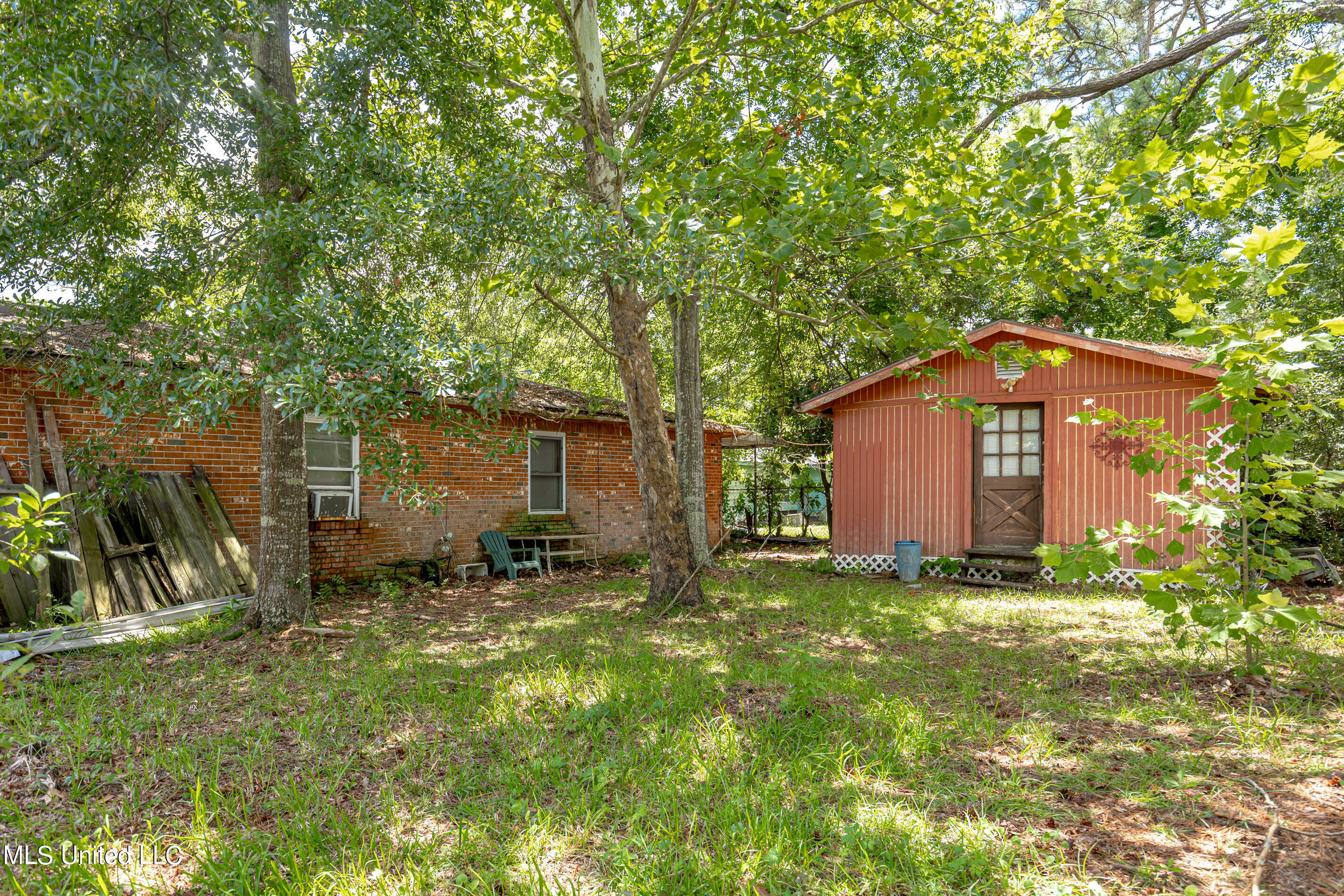 Property Photo:  2419 Avenido Del Pinar Street  MS 39553 