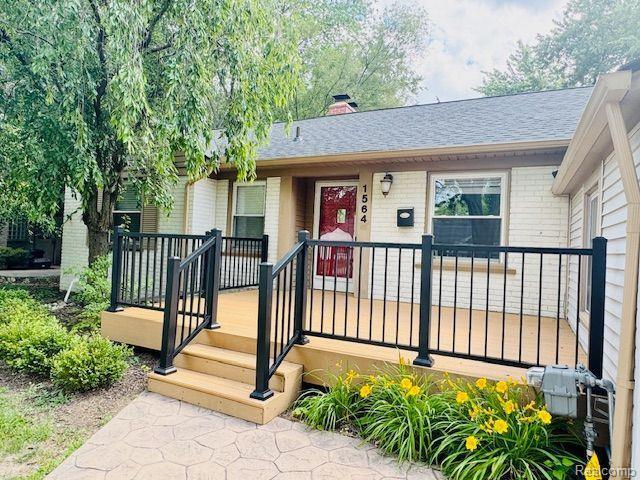 Property Photo: 1564 Penistone Street MI 48009 7213