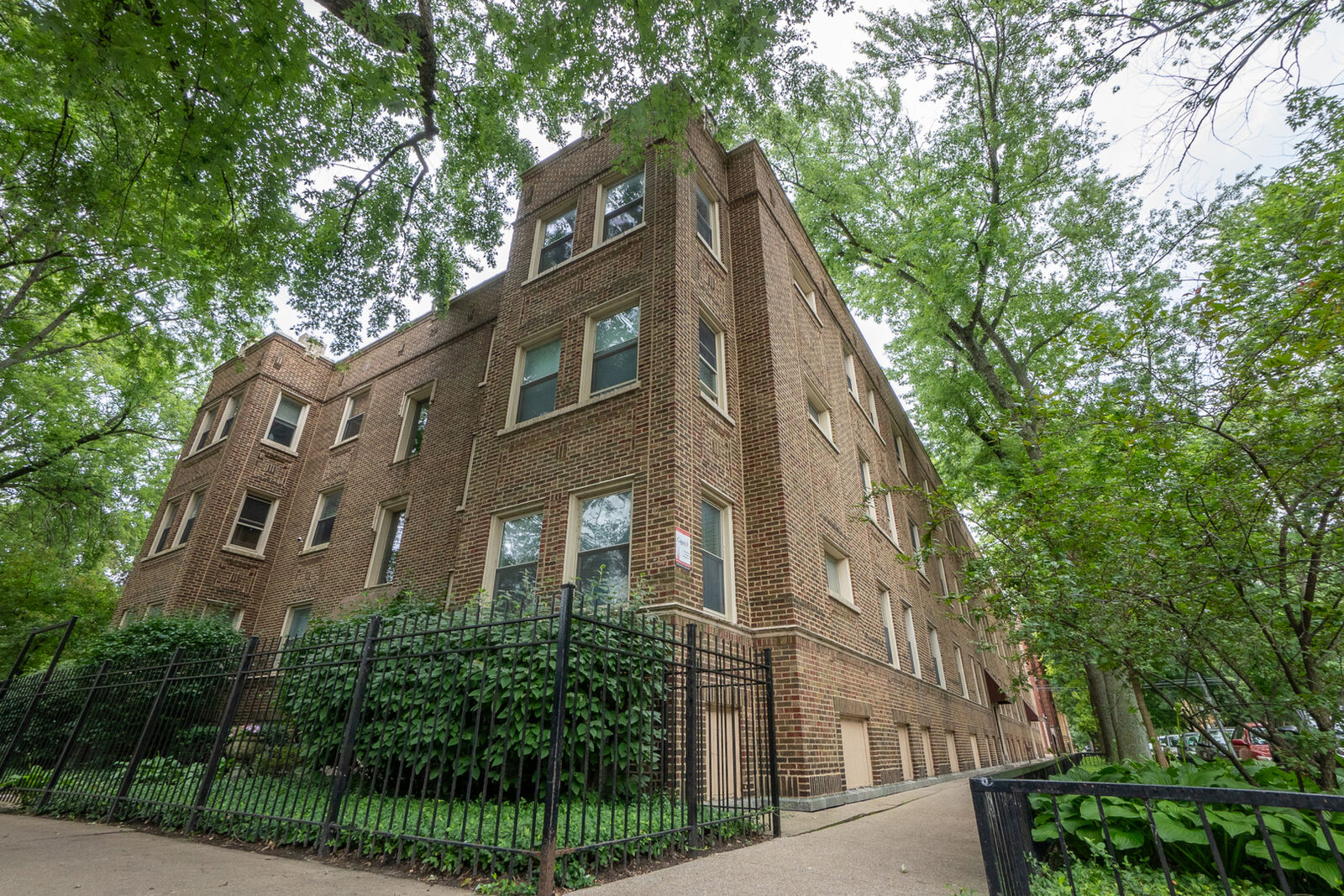 Property Photo:  7023 N Wolcott Avenue 1S  IL 60626 