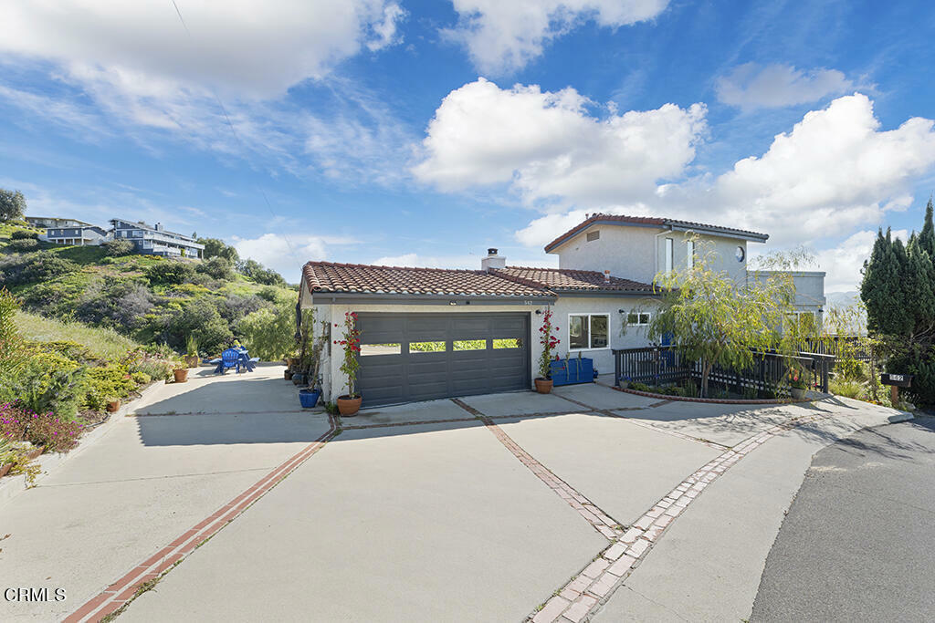 Property Photo:  542 San Clemente Way  CA 93010 