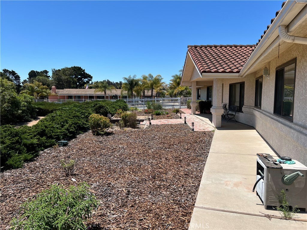 Property Photo:  892 Peggy Lee Court  CA 93444 