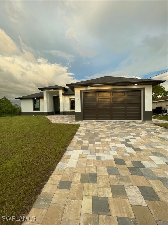 Property Photo:  2204 Ann Avenue N  FL 33971 