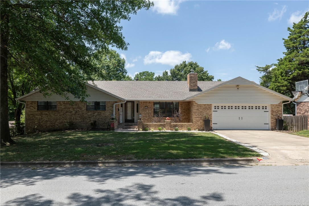 Property Photo:  1406 Camino Real Street  AR 72762 