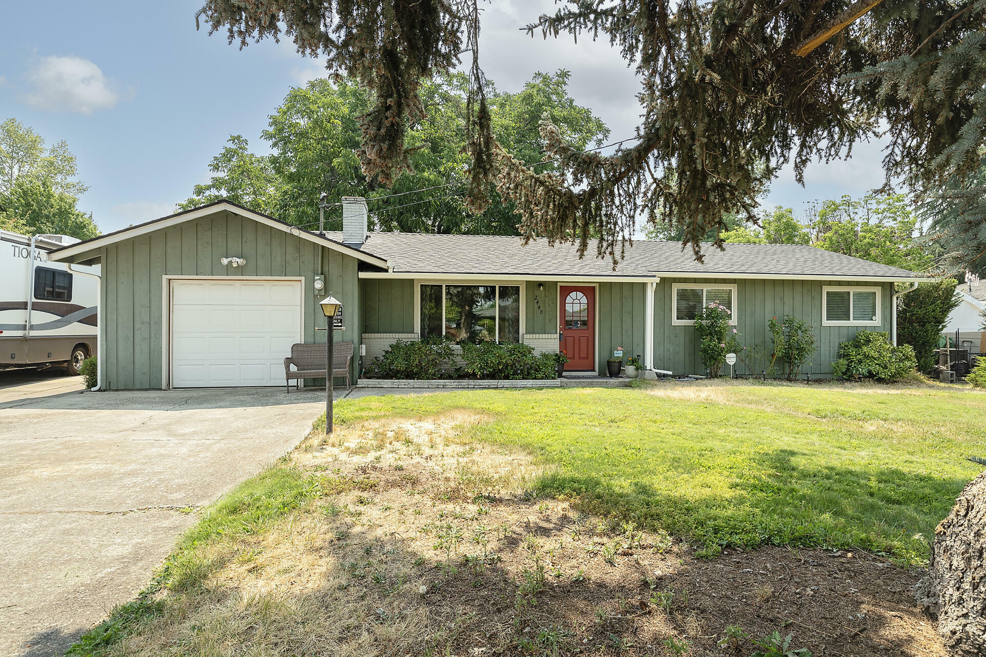 Property Photo:  2448 Edgemont Drive  OR 97504 