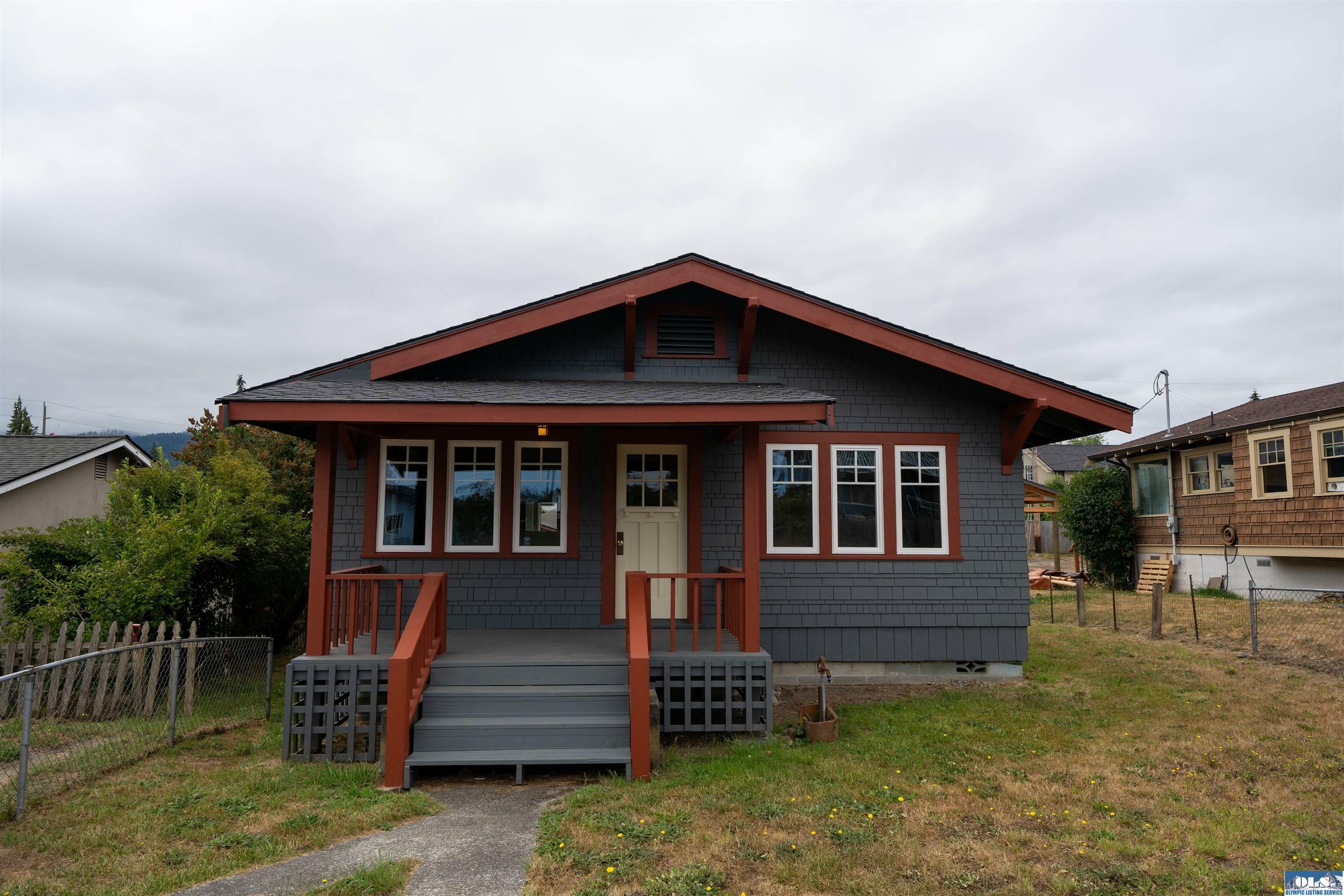 Property Photo:  918 W 11th  WA 98363 