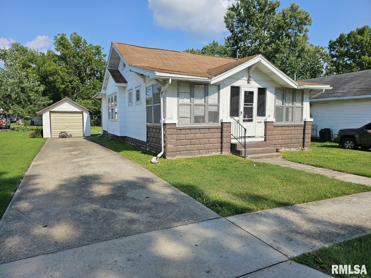 Property Photo:  708 S 20th Street  IL 62864 