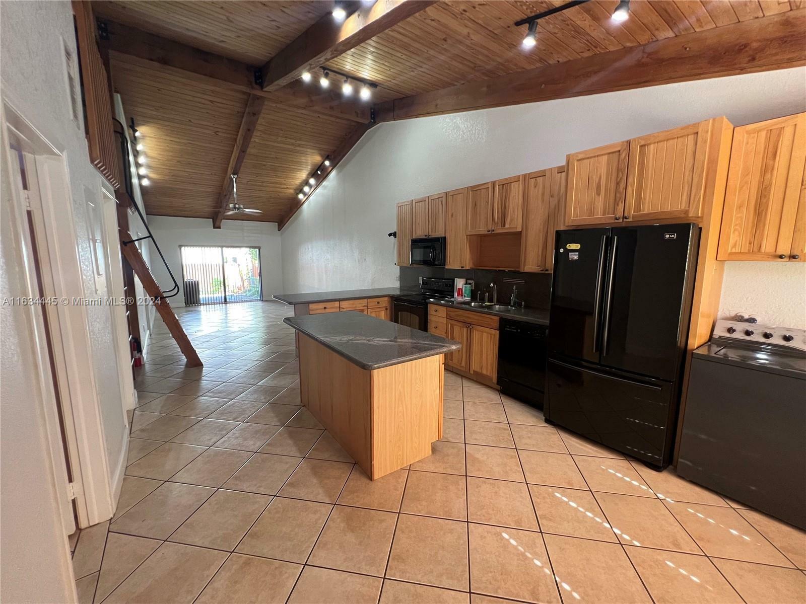 Property Photo:  2908 N 35th Ter 2908  FL 33021 