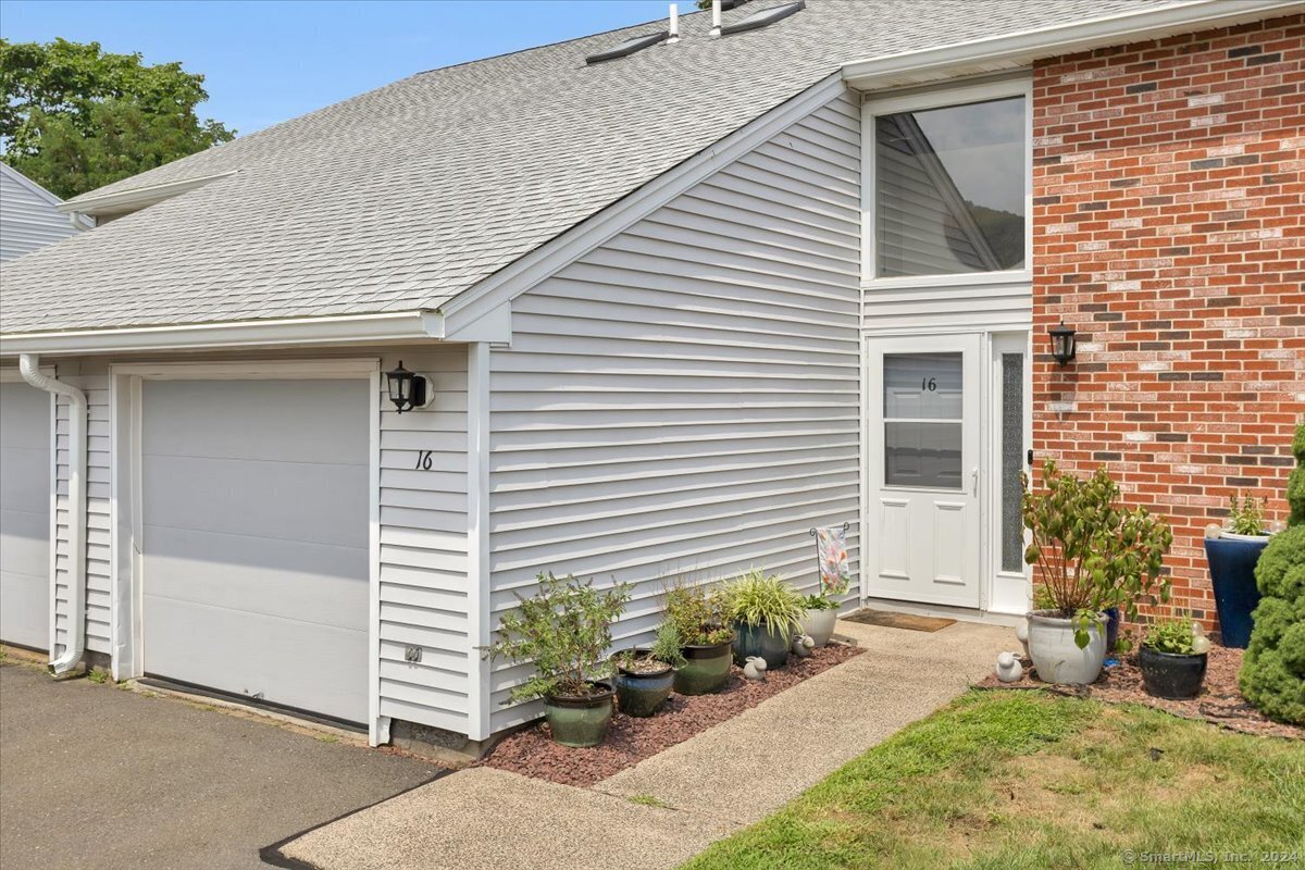Property Photo:  705 Lake Avenue 16  CT 06010 