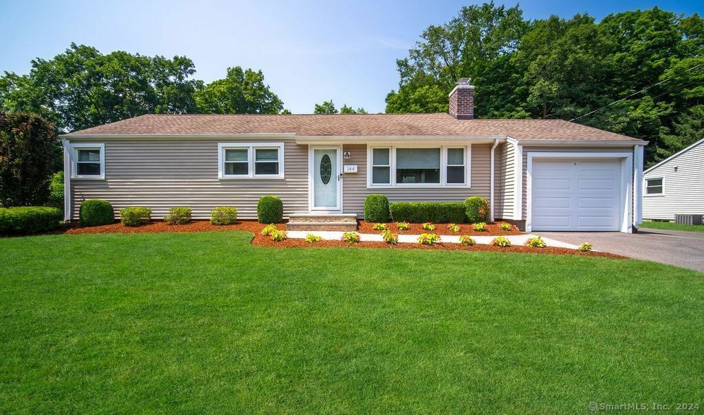 Property Photo:  144 South New Road  CT 06518 