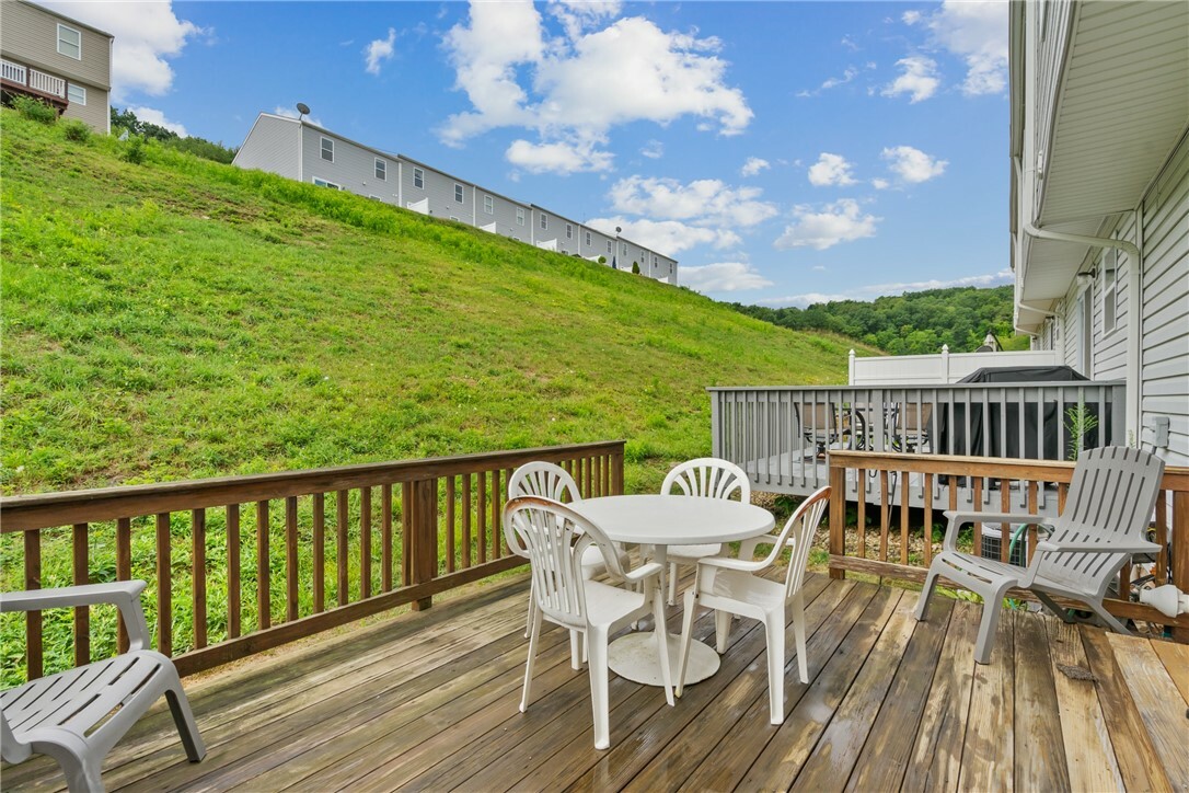 Property Photo:  133 Cole Ct  PA 16037 