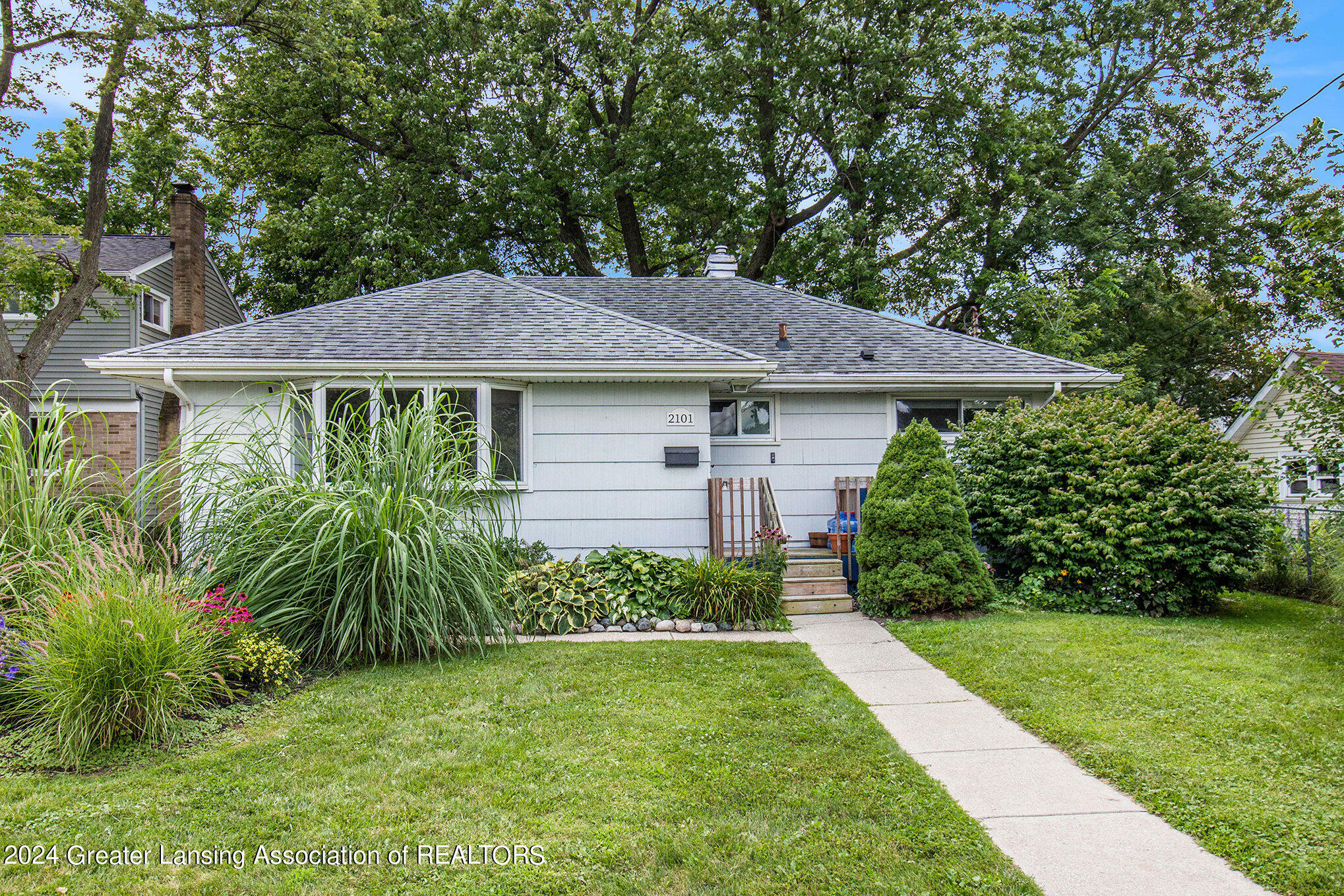 Property Photo:  2101 Victor Avenue  MI 48910 