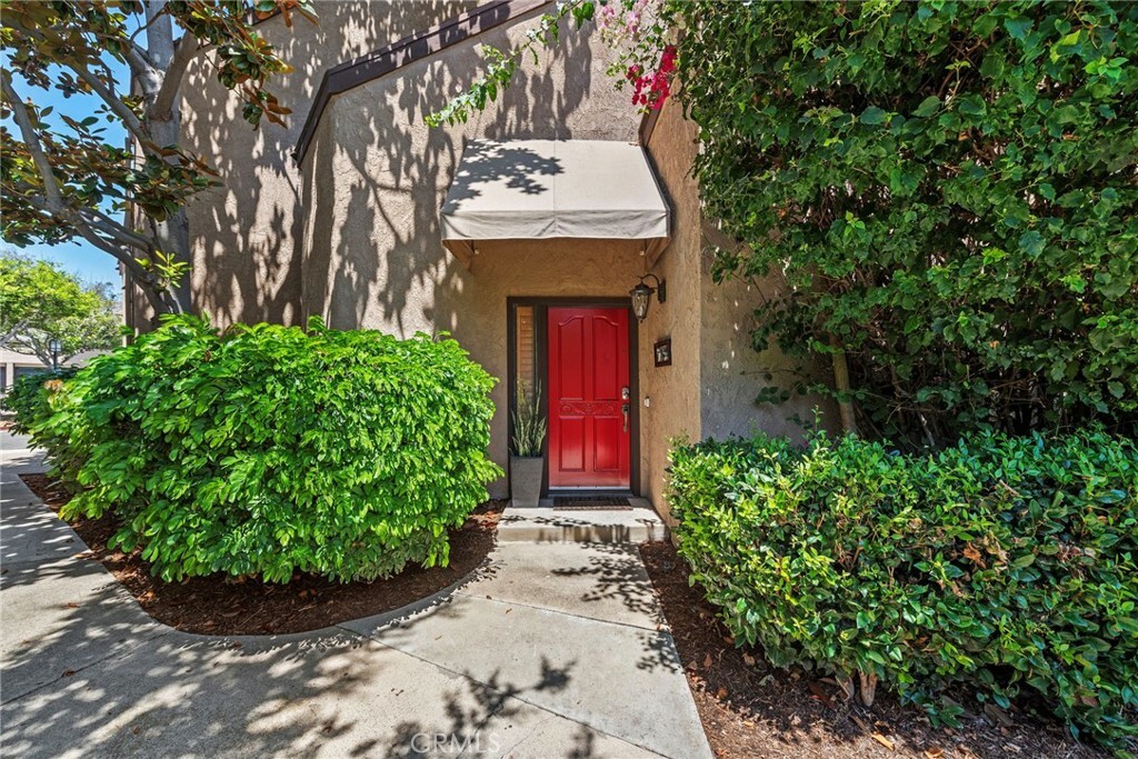 Property Photo:  915 Van Ness Court  CA 92626 