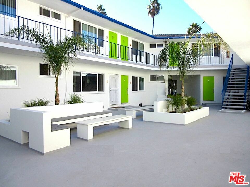 Property Photo: 2700 Abbot Kinney Boulevard CA 90291