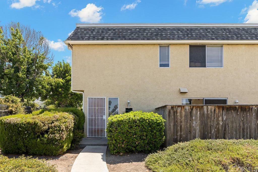 Property Photo:  1182 Madera Lane  CA 92084 