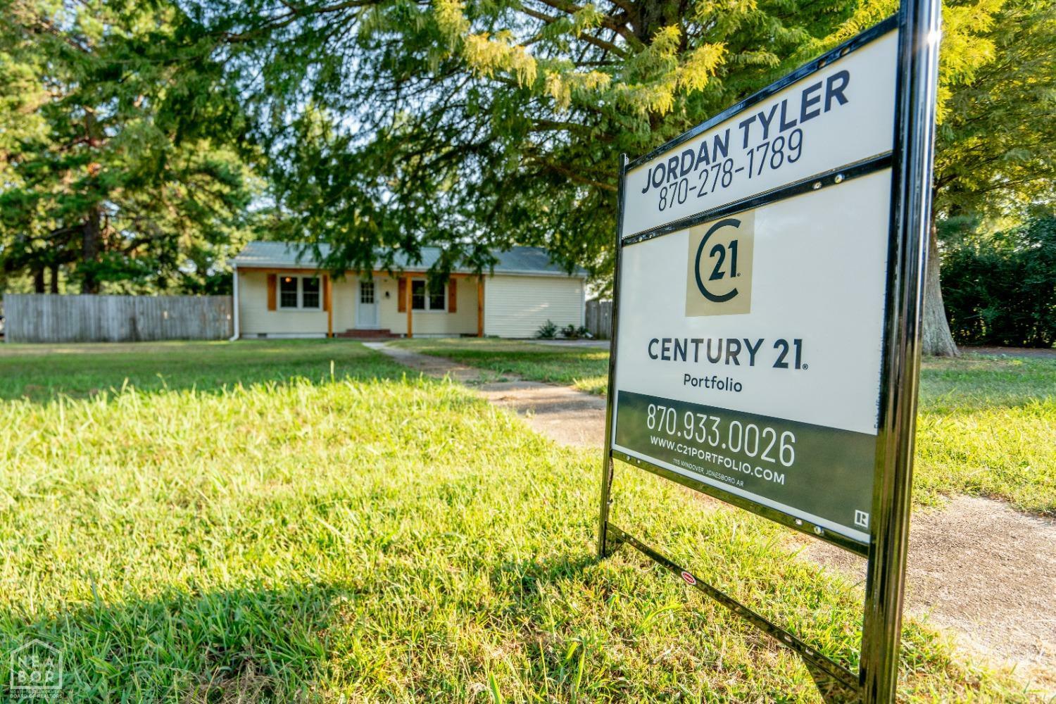 Property Photo:  1005 W Lake Street  AR 72442 