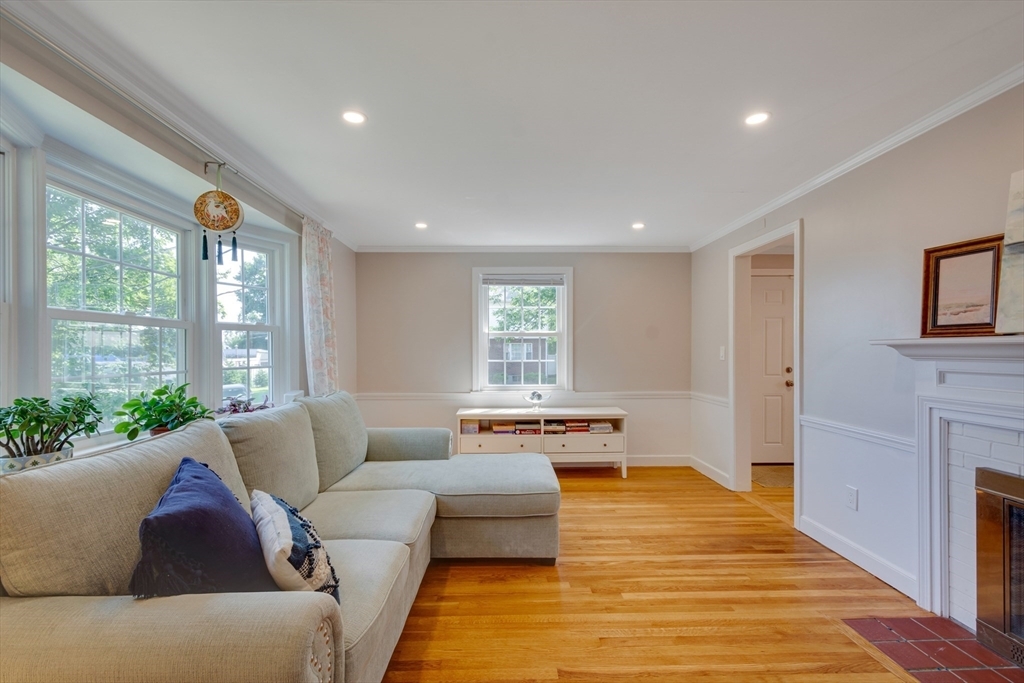 Property Photo:  16 Parkview Rd  MA 01801 