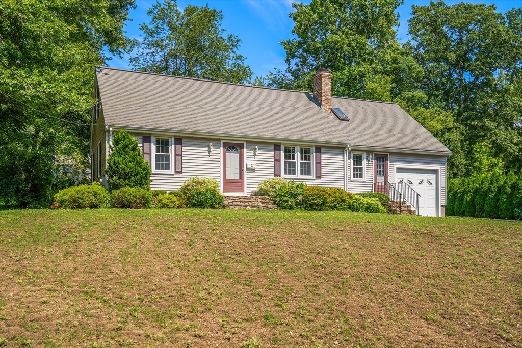 Property Photo:  3 Larchwood Rd  MA 01612 