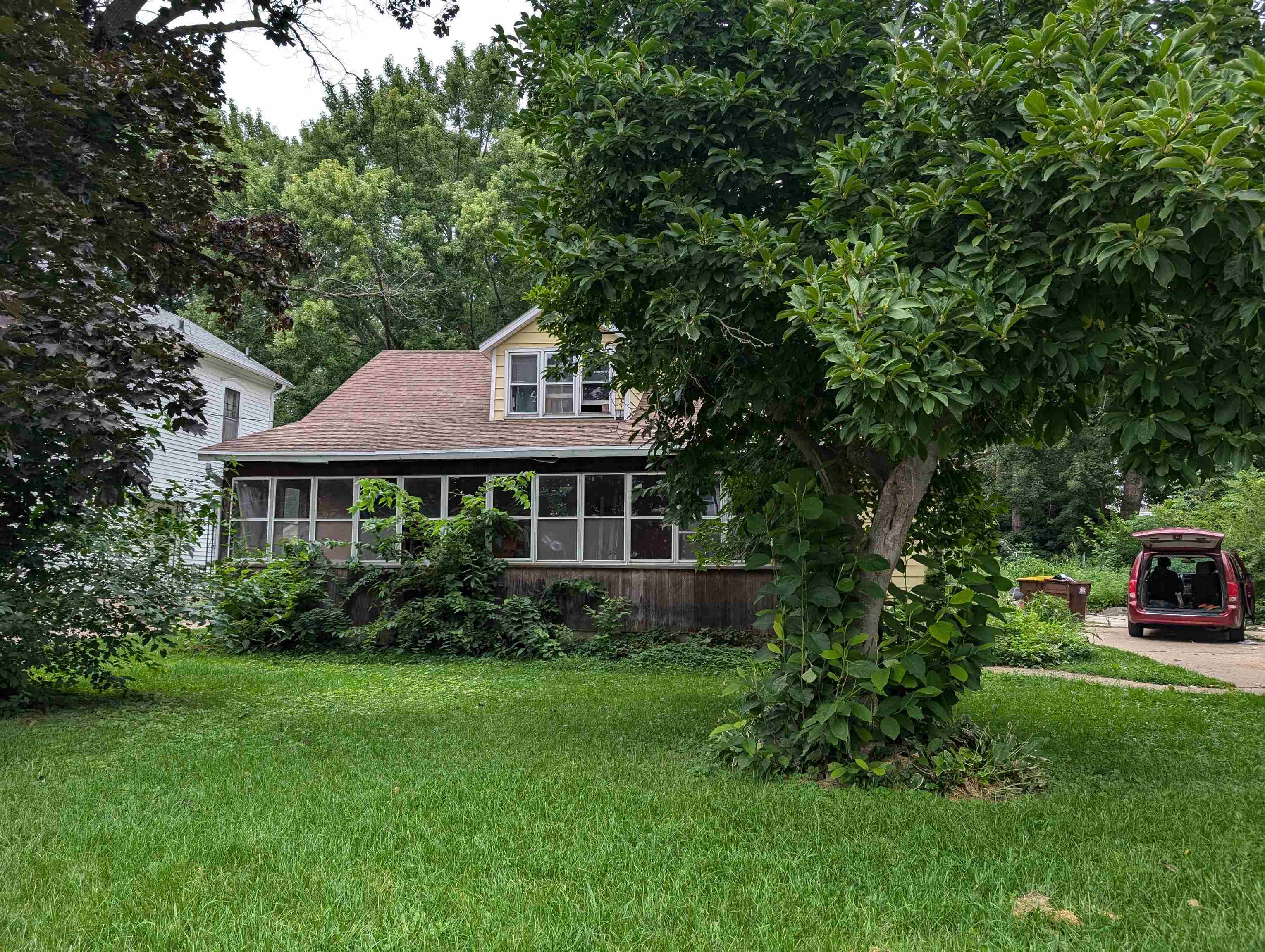 Property Photo:  222 W Winnifred Street  IL 61032 