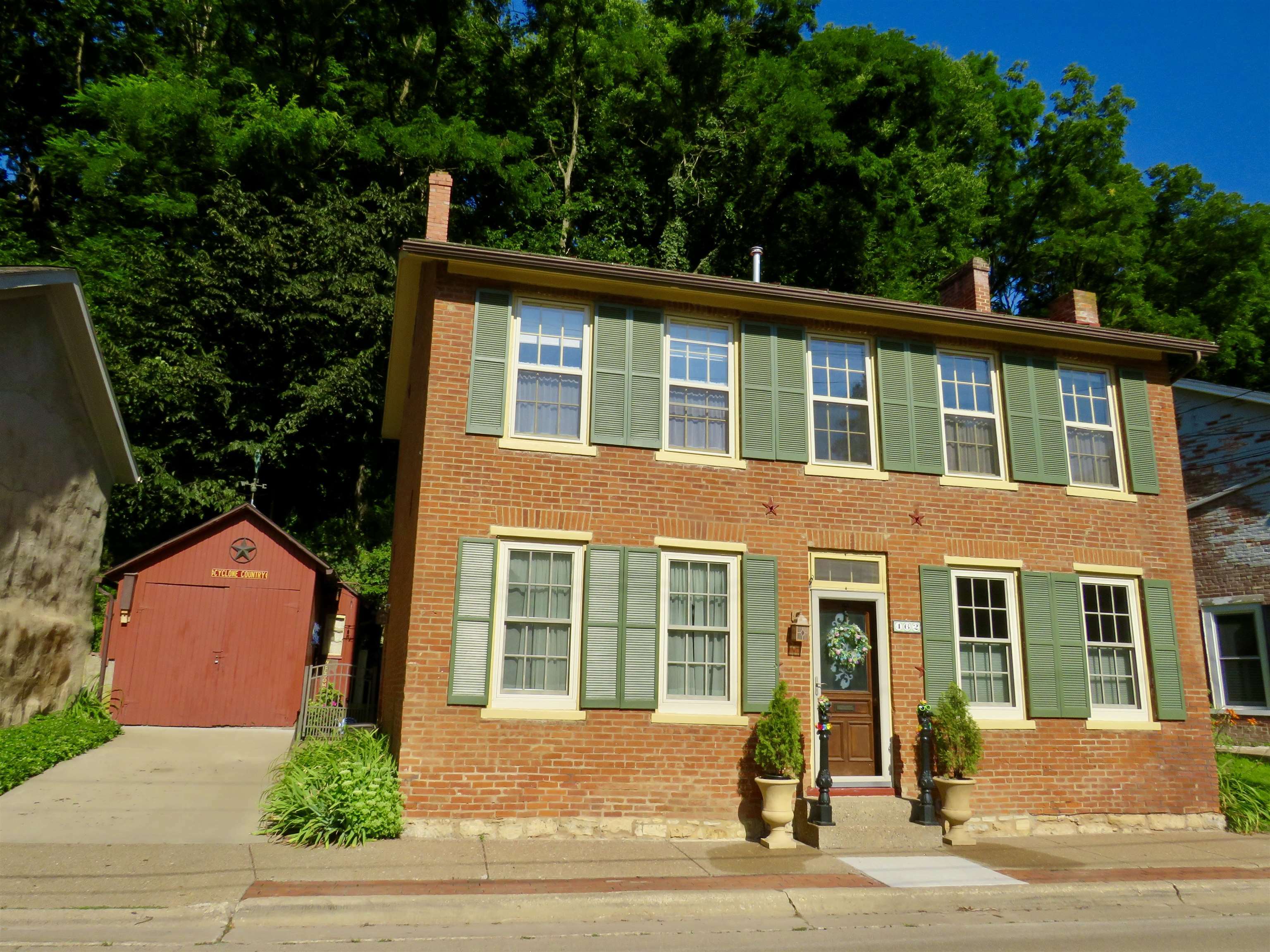 Property Photo:  462 Dewey Avenue  IL 61036 