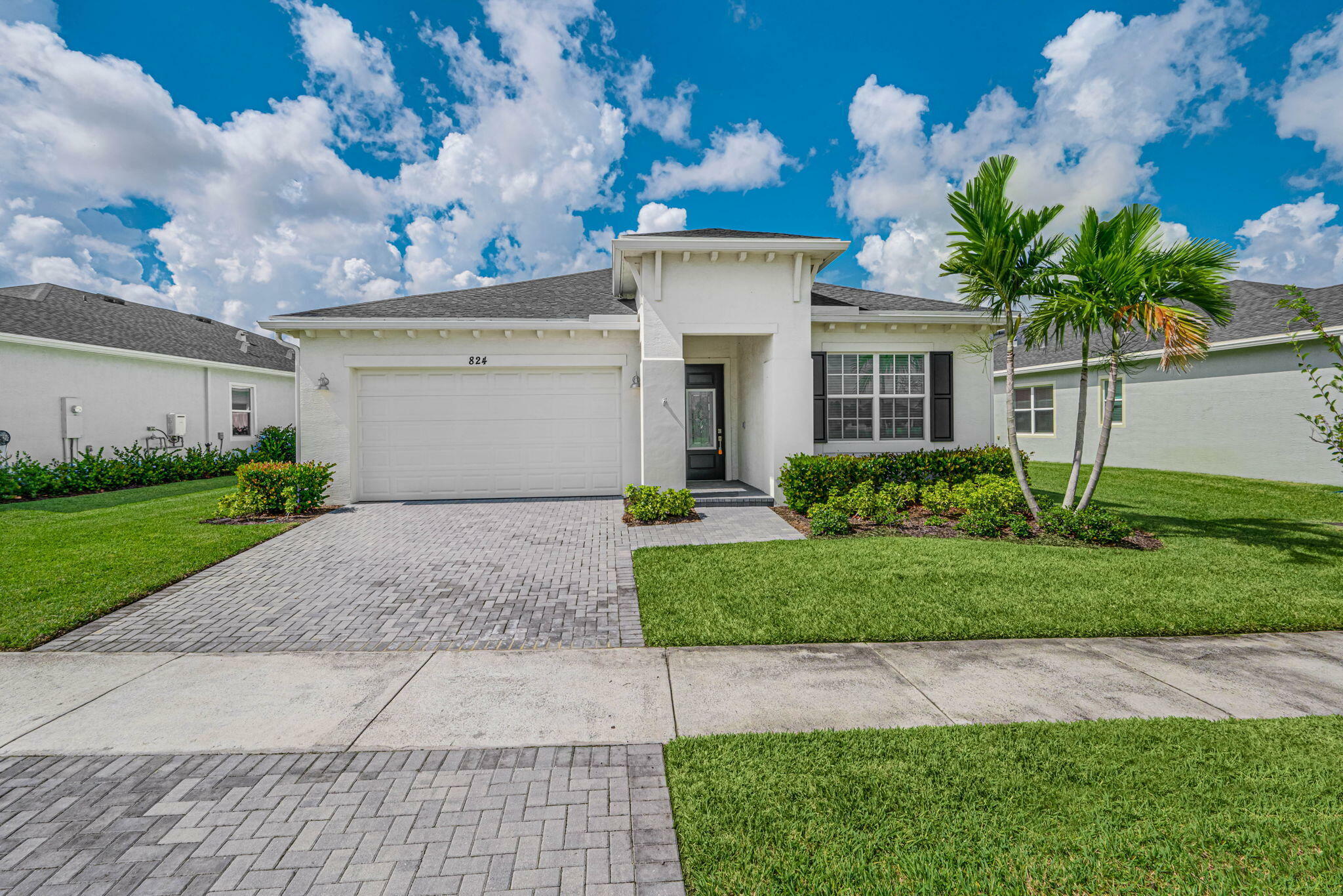 Property Photo:  824 SE Bloomfield Road  FL 34984 