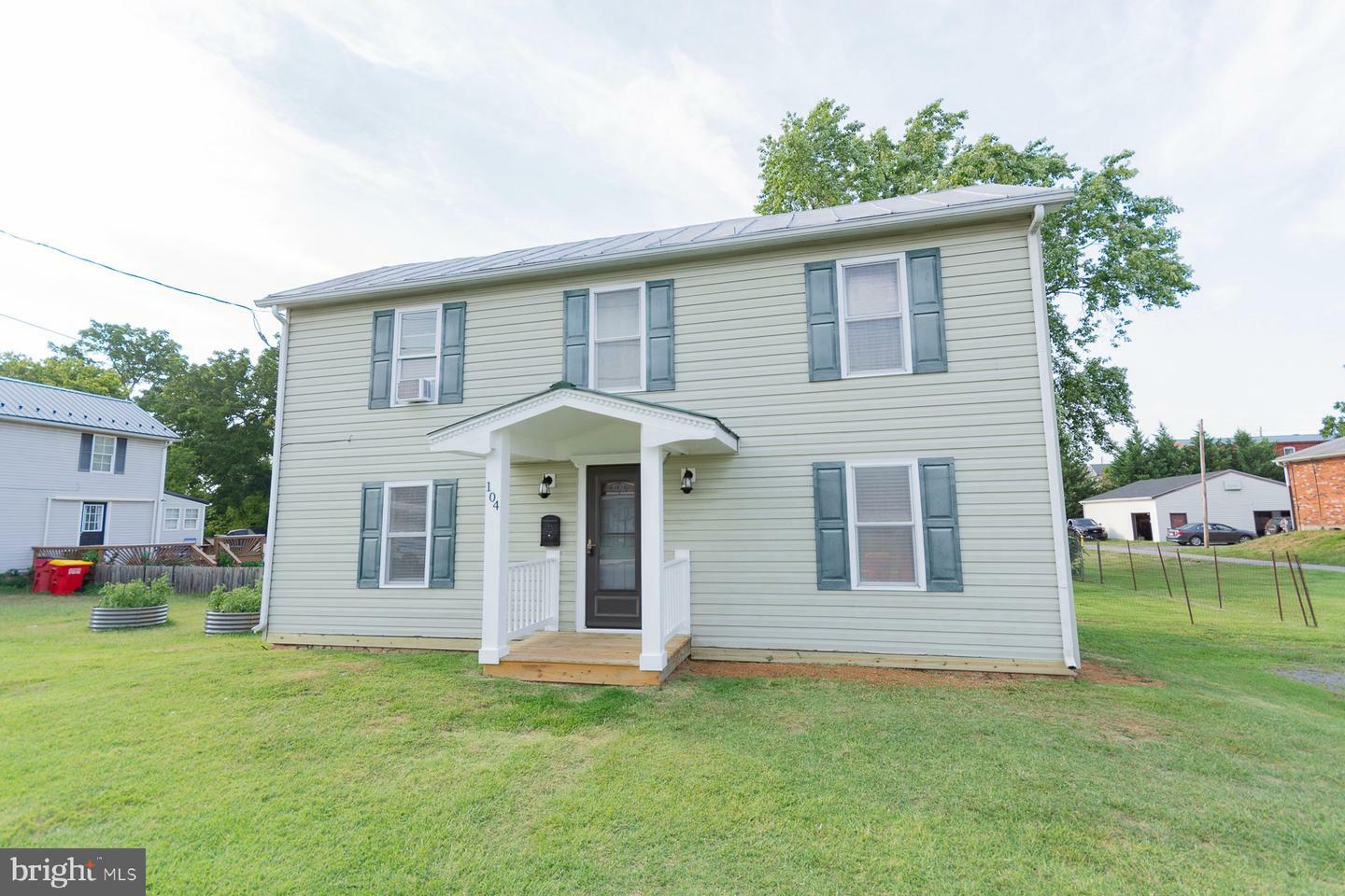 Property Photo:  104 W 5th Avenue  WV 25438 