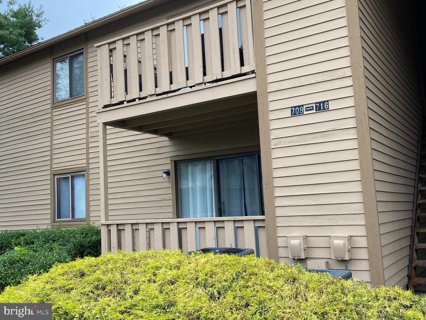 Property Photo:  713 Woodhollow Drive  NJ 08053 
