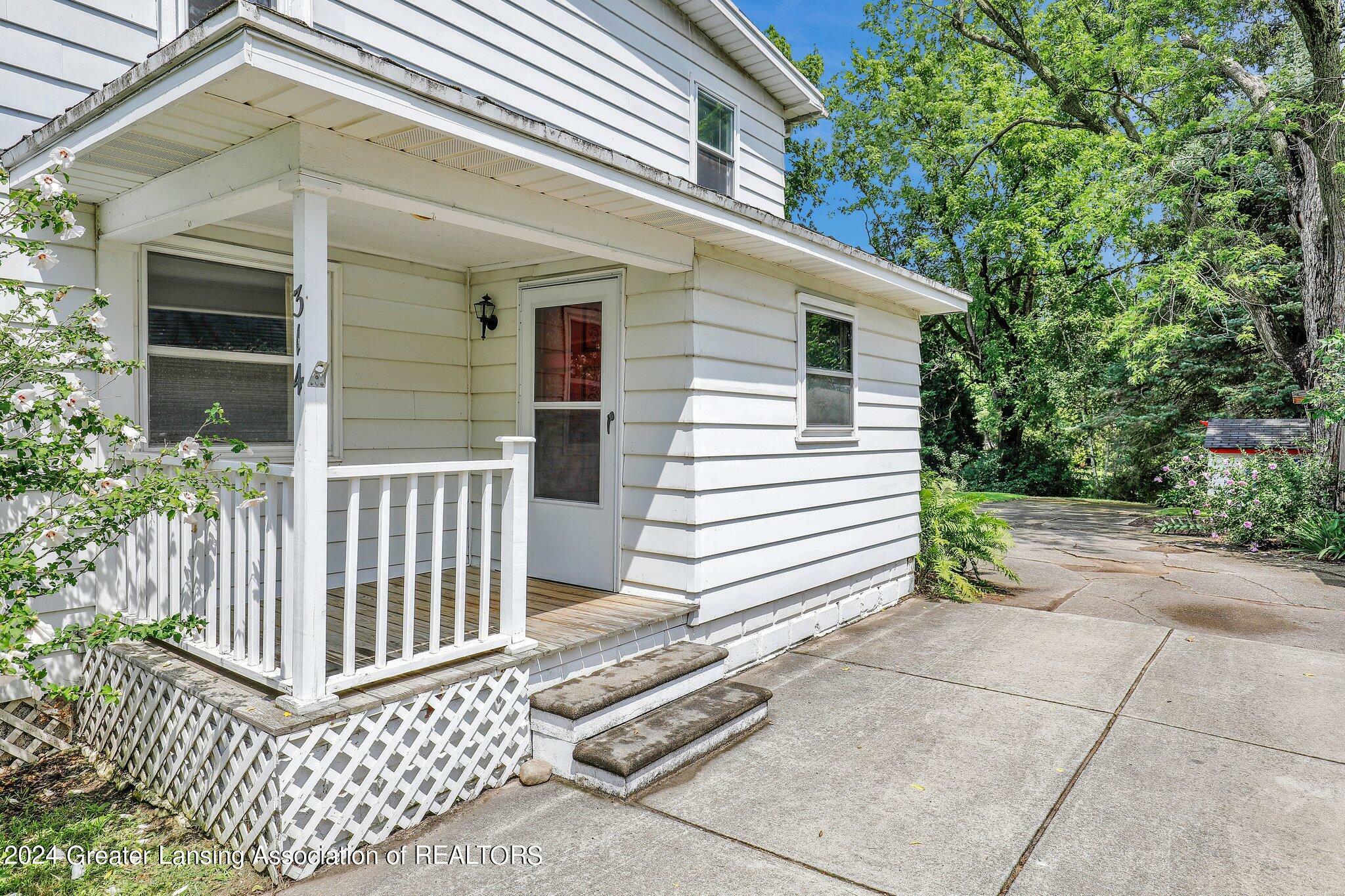 Property Photo:  314 W Quincy St Street  MI 48821 