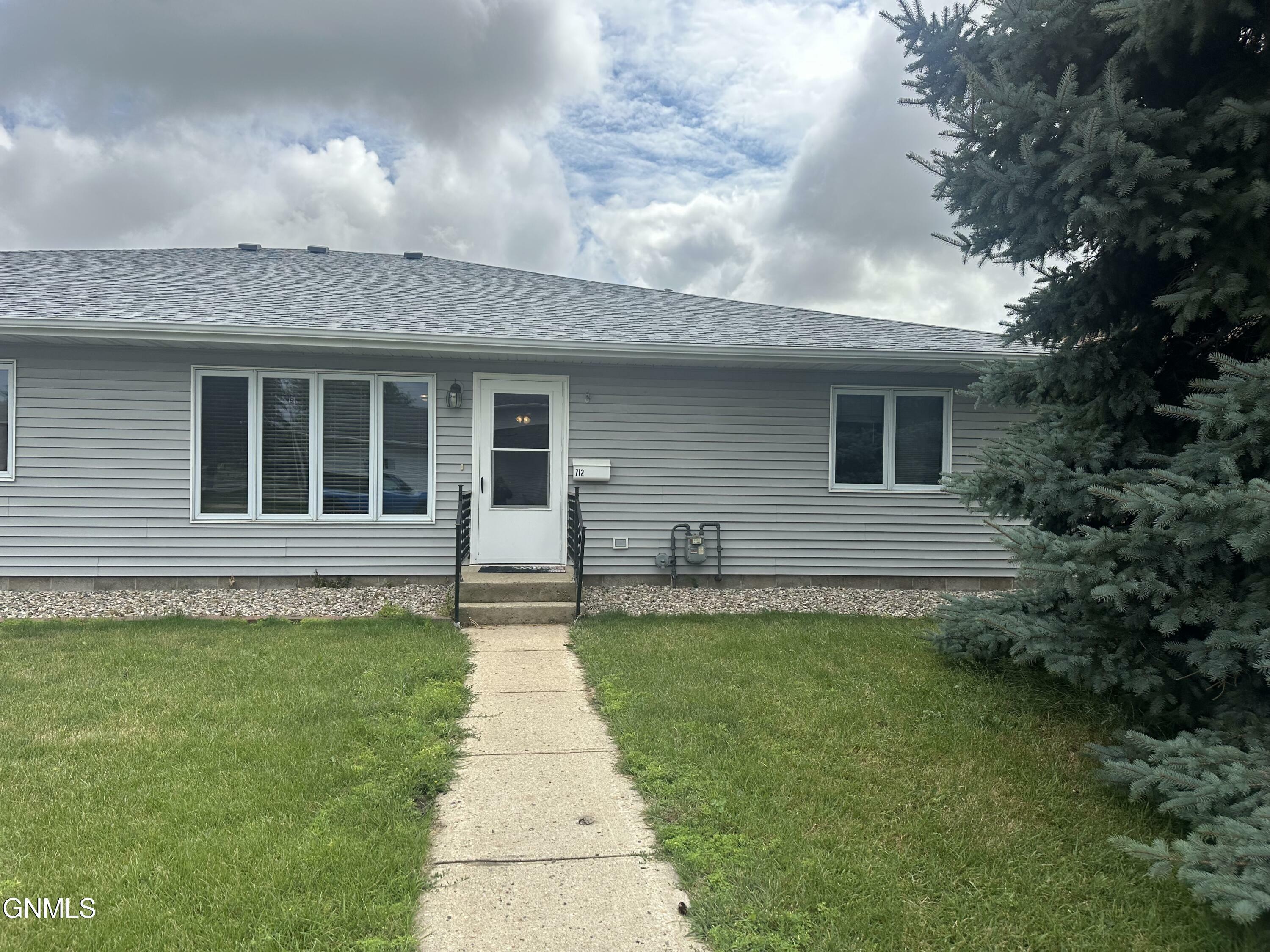 Property Photo:  712 14th Street NE  ND 58401 