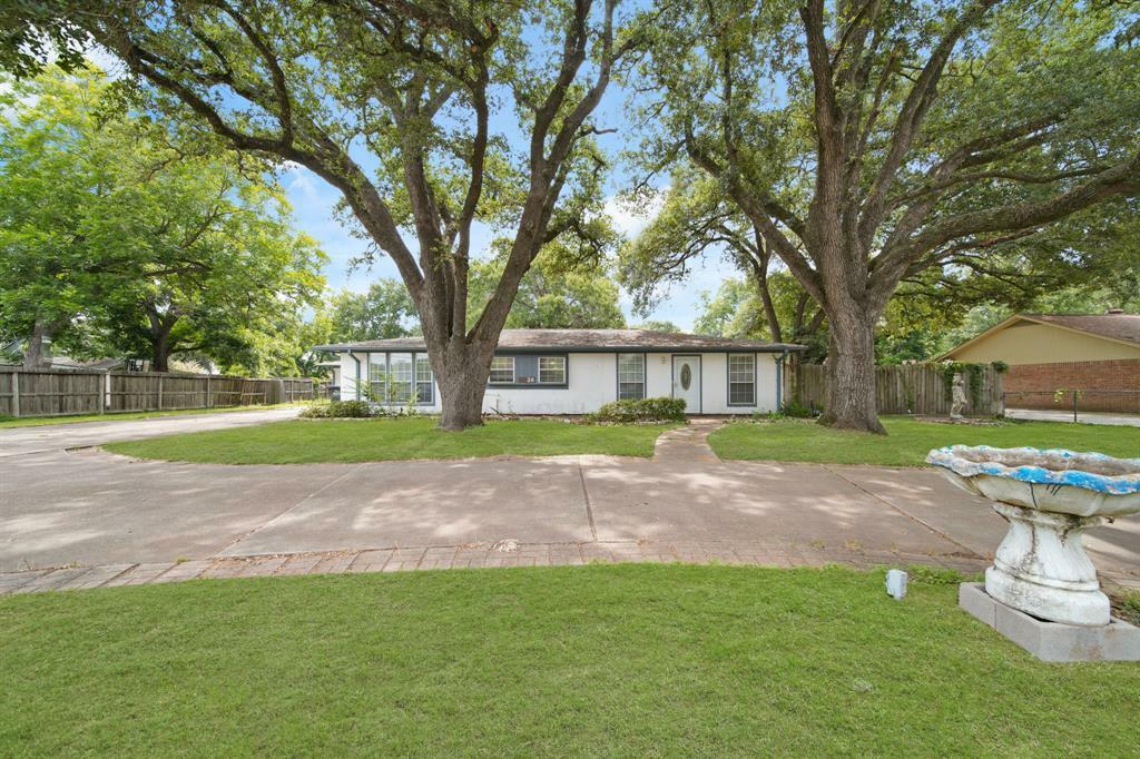 Property Photo: 1826 East Avenue TX 77493